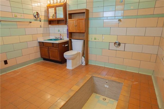 14610 State Route DD Highway, Savannah, MO 64485