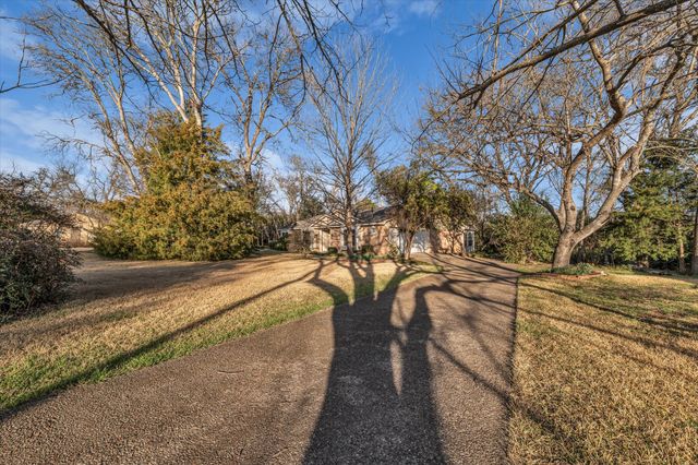 805 Evelyn Drive, Lorena, TX 76655