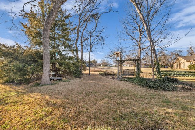 805 Evelyn Drive, Lorena, TX 76655