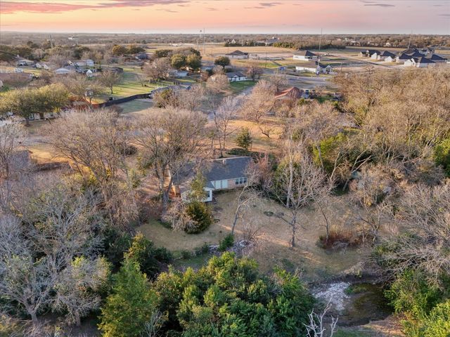 805 Evelyn Drive, Lorena, TX 76655