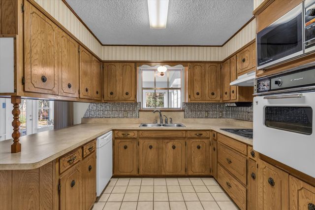 805 Evelyn Drive, Lorena, TX 76655