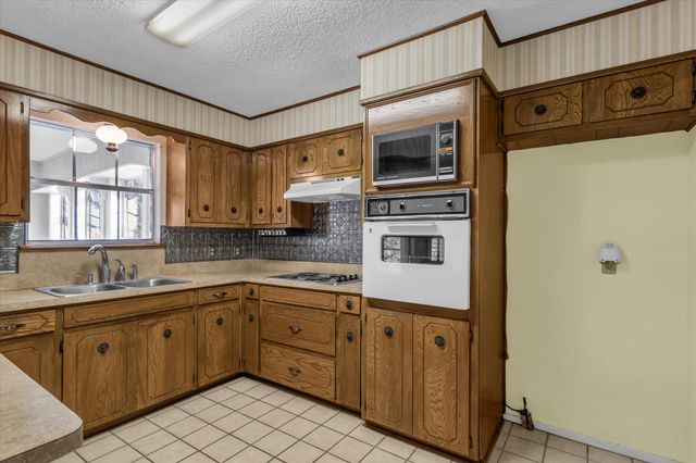 805 Evelyn Drive, Lorena, TX 76655