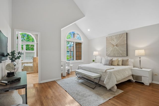 4265 W Thorndale Avenue, Chicago, IL 60646