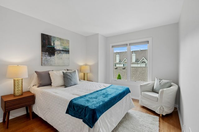 4265 W Thorndale Avenue, Chicago, IL 60646