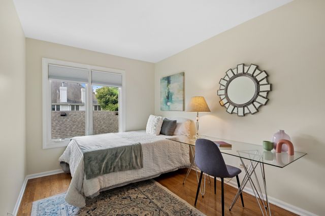 4265 W Thorndale Avenue, Chicago, IL 60646