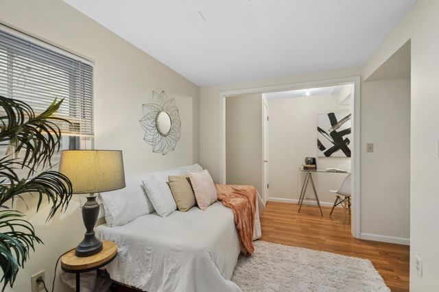 4265 W Thorndale Avenue, Chicago, IL 60646