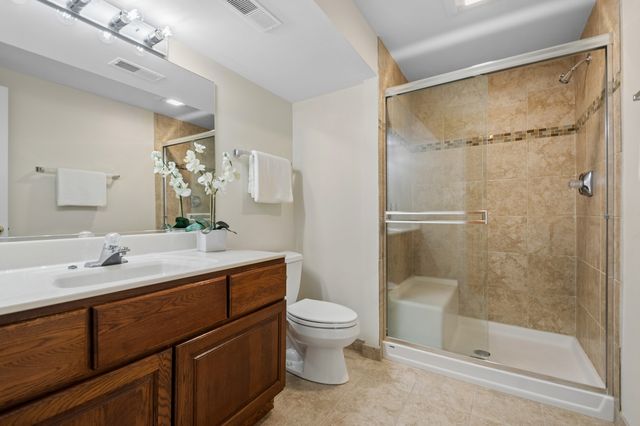 4265 W Thorndale Avenue, Chicago, IL 60646