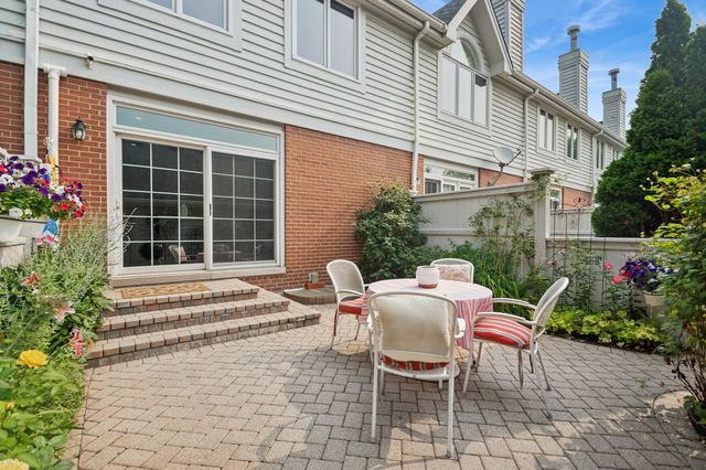 4265 W Thorndale Avenue, Chicago, IL 60646