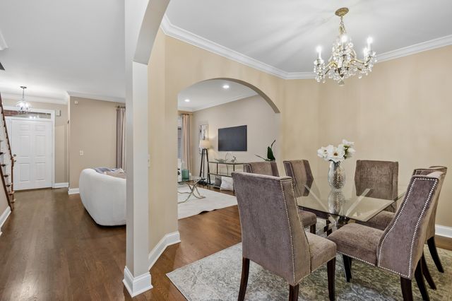 4265 W Thorndale Avenue, Chicago, IL 60646