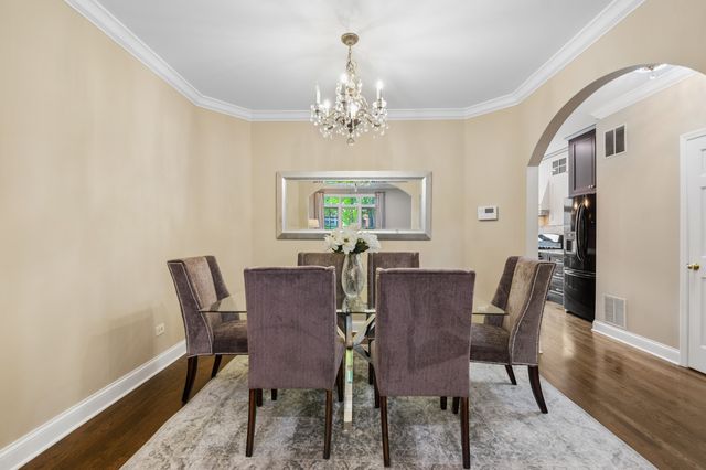 4265 W Thorndale Avenue, Chicago, IL 60646