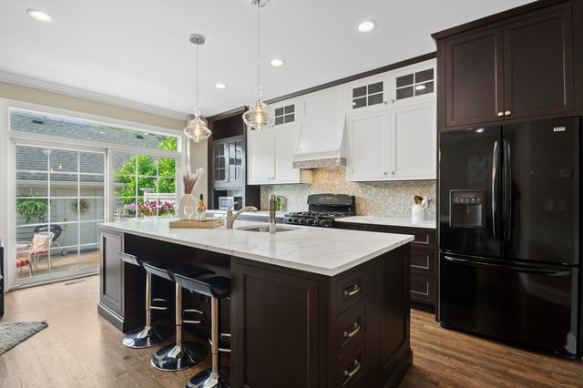 4265 W Thorndale Avenue, Chicago, IL 60646
