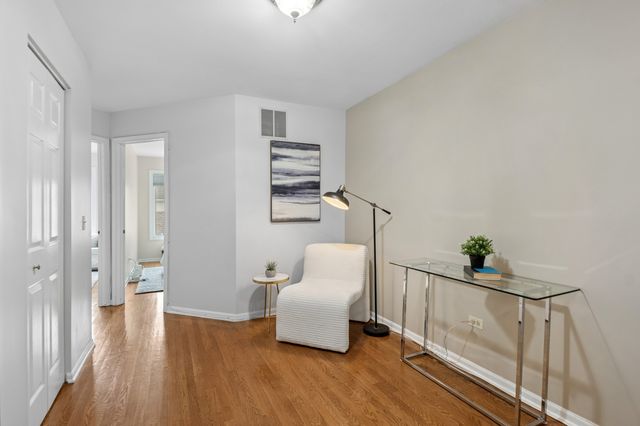 4265 W Thorndale Avenue, Chicago, IL 60646