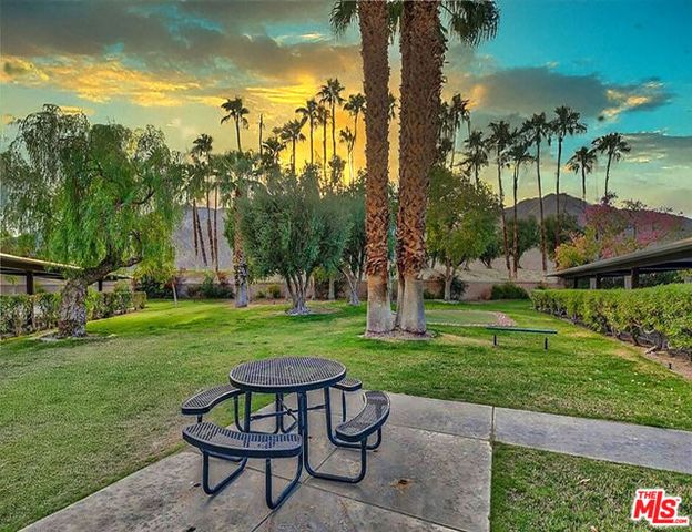 2801 N Los Felices Circle D, Palm Springs, CA 92262
