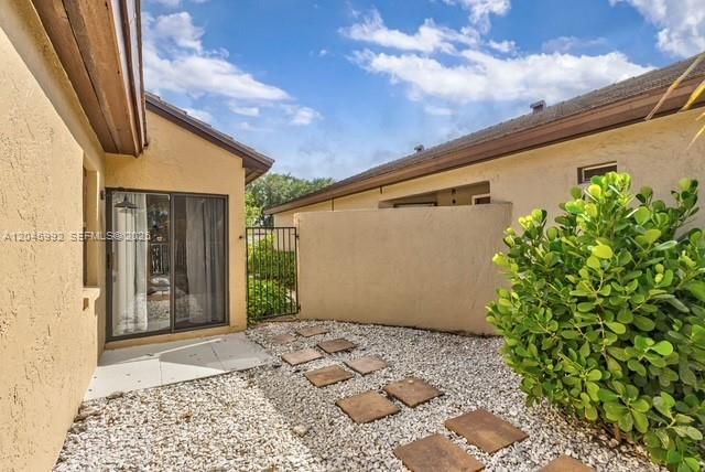 83 N Ironwood Way N, Palm Beach Gardens, FL 33418