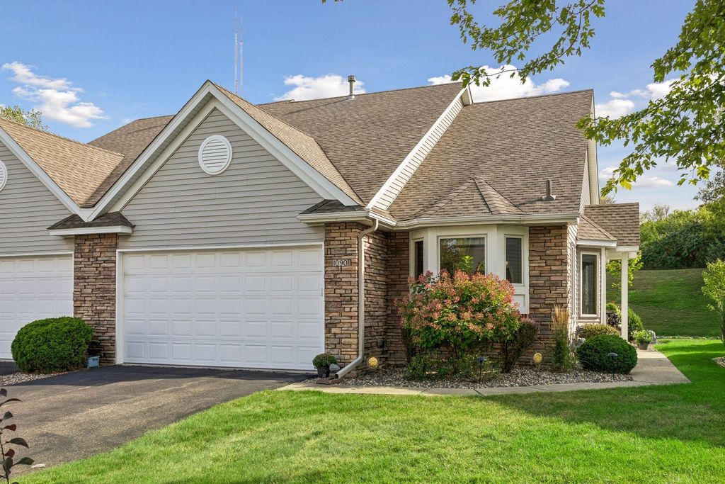 1090 Westcliff Curve, Shoreview, MN 55126 — exterior