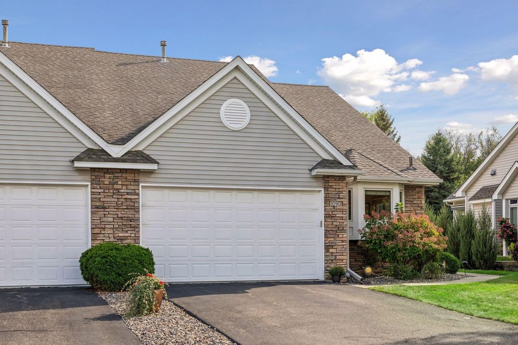 1090 Westcliff Curve, Shoreview, MN 55126 — photo 2