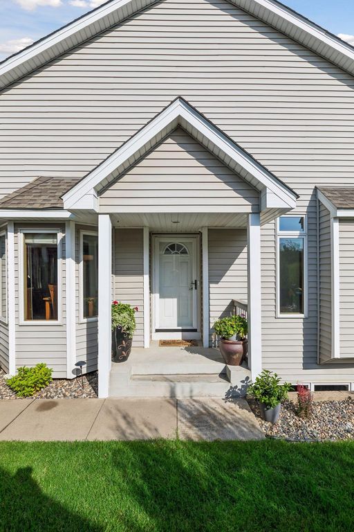 1090 Westcliff Curve, Shoreview, MN 55126 — photo 3