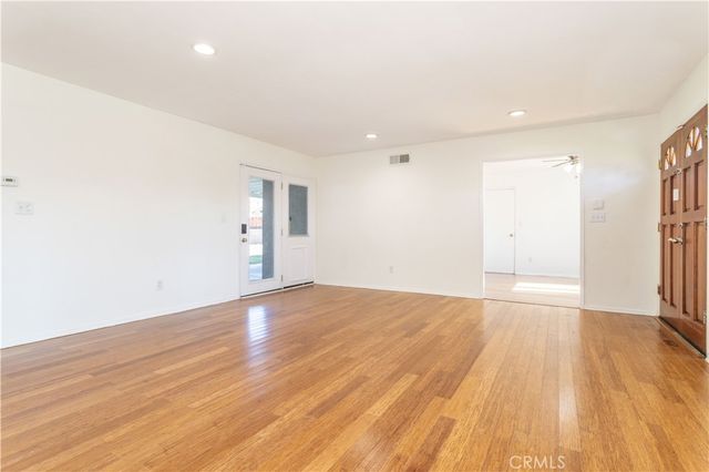 19233 Napa, Northridge, CA 91324