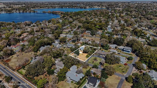 975 Fairview Avenue, Mount Dora, FL 32757