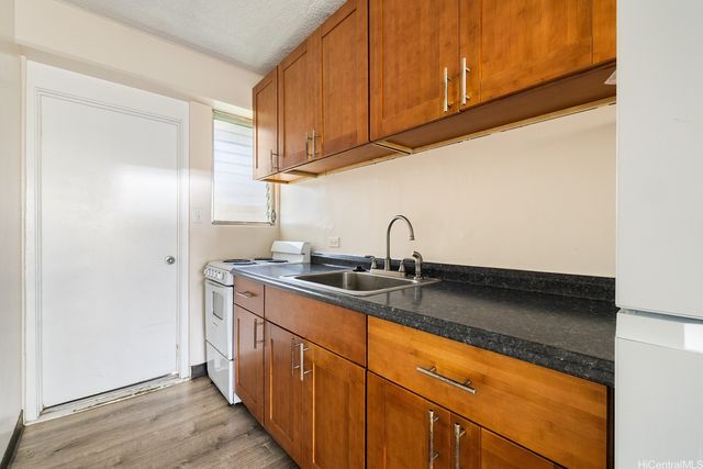 287 Wai Nani Way, Honolulu, HI 96815