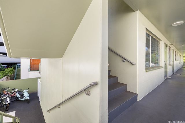 287 Wai Nani Way, Honolulu, HI 96815