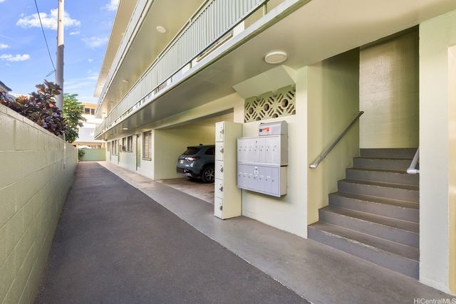 287 Wai Nani Way, Honolulu, HI 96815