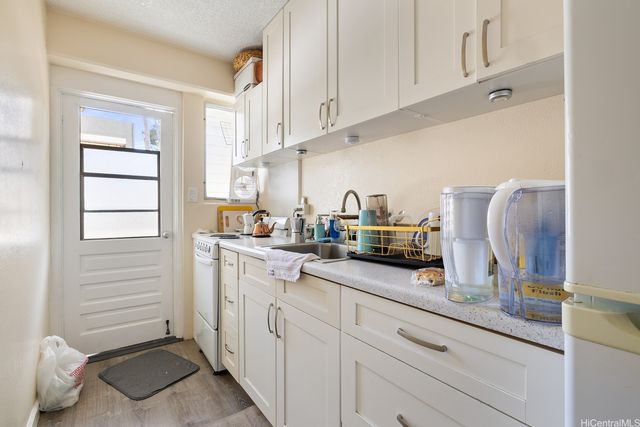 287 Wai Nani Way, Honolulu, HI 96815