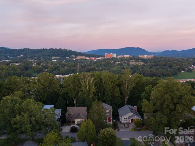 158 Riverview Drive, Asheville, NC 28806