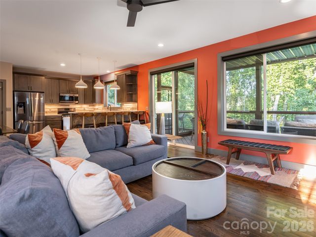 158 Riverview Drive, Asheville, NC 28806