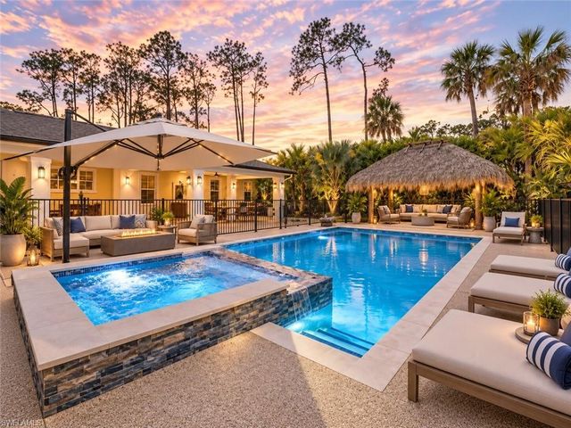 2401 Coach House LN, Naples, FL 34105