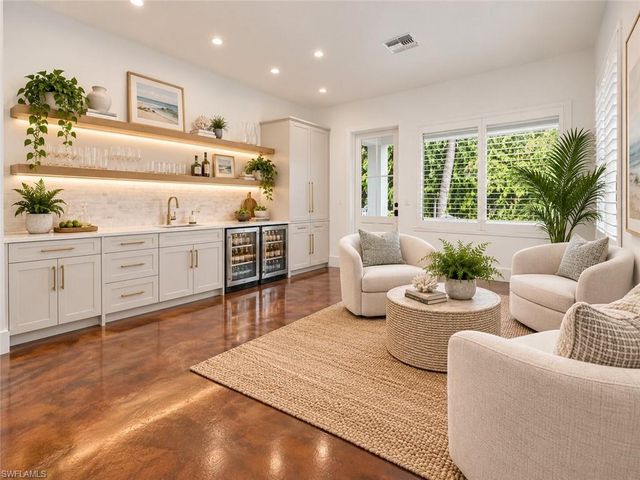 2401 Coach House LN, Naples, FL 34105