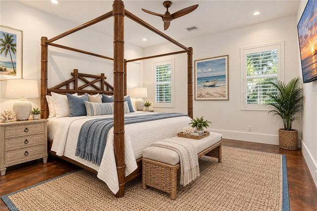 2401 Coach House LN, Naples, FL 34105