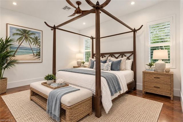 2401 Coach House LN, Naples, FL 34105