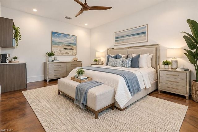 2401 Coach House LN, Naples, FL 34105