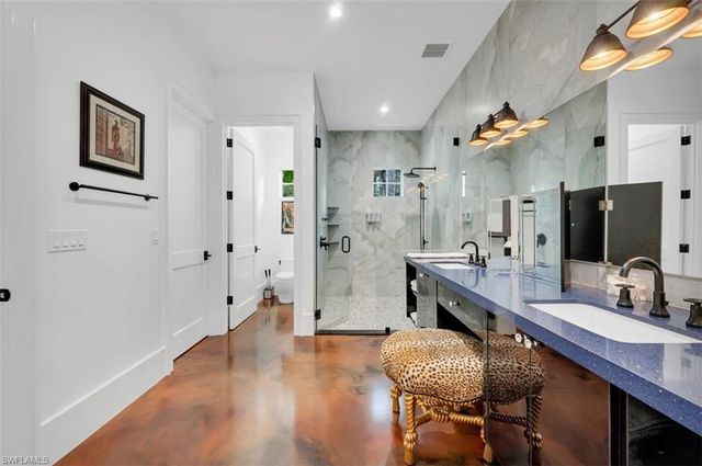 2401 Coach House LN, Naples, FL 34105