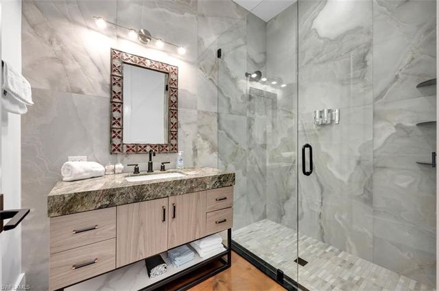 2401 Coach House LN, Naples, FL 34105