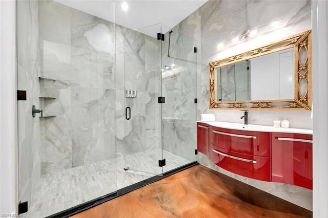 2401 Coach House LN, Naples, FL 34105