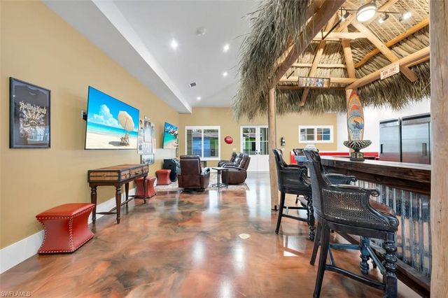 2401 Coach House LN, Naples, FL 34105