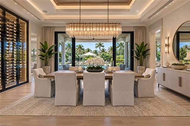 2401 Coach House LN, Naples, FL 34105
