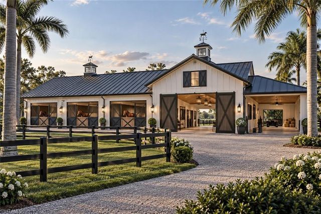 2401 Coach House LN, Naples, FL 34105