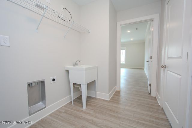 5008 Woodridge Lake Blvd, Louisville, KY 40272