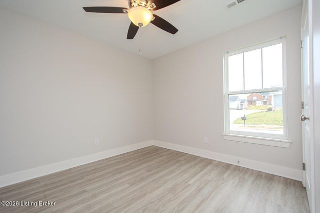 5008 Woodridge Lake Blvd, Louisville, KY 40272