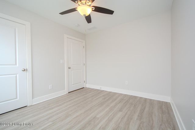 5008 Woodridge Lake Blvd, Louisville, KY 40272