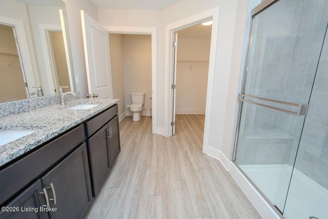 5008 Woodridge Lake Blvd, Louisville, KY 40272