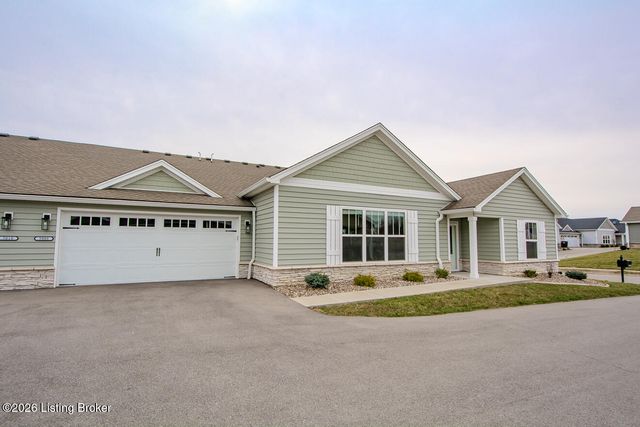 5008 Woodridge Lake Blvd, Louisville, KY 40272