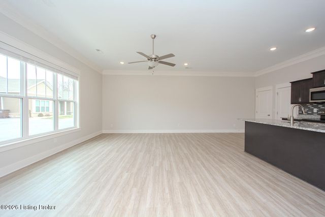 5008 Woodridge Lake Blvd, Louisville, KY 40272