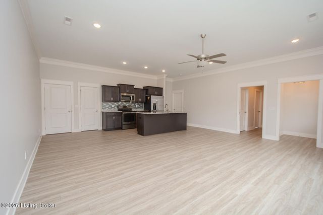 5008 Woodridge Lake Blvd, Louisville, KY 40272