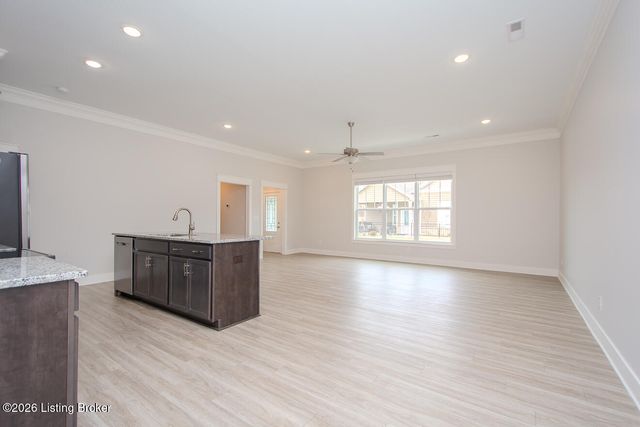 5008 Woodridge Lake Blvd, Louisville, KY 40272