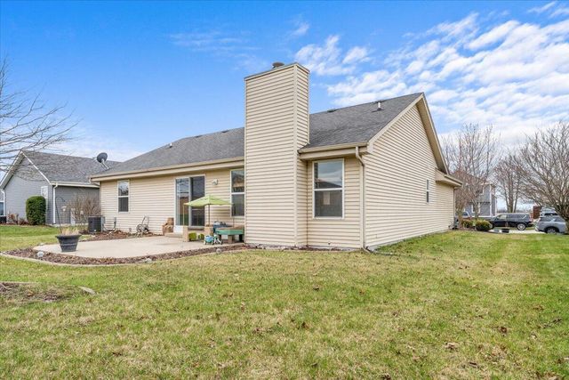 1572 Falcon DRIVE, Hartford, WI 53027