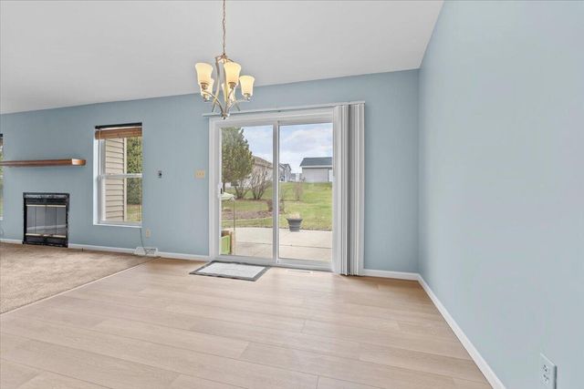 1572 Falcon DRIVE, Hartford, WI 53027
